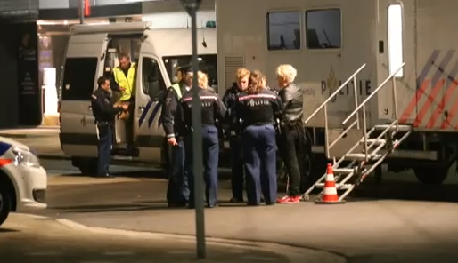 Gelieve te stoppen fucking mijn strakke poesje