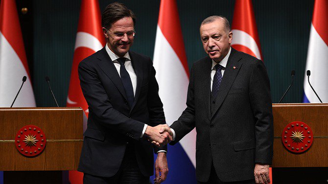 7 zinnetjes Turks die handig zijn voor Mark Ruttes bezoek aan Erdogan vandaag