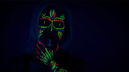 Makers Gooische Vrouwen gebruiken per ongeluk glow in the dark-filter