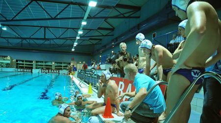 Waterpoloclub vraagt spelers te stoppen met zwembroekje ruilen na de wedstrijd