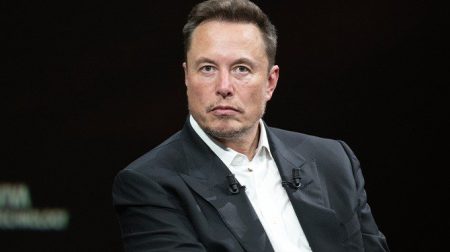 Onhandige Musk valt Polen binnen