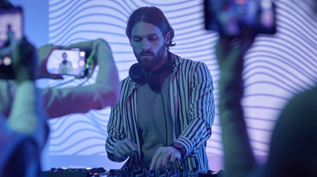 DJ bedankt fan voor het filmen van zijn neusgaten in 4K