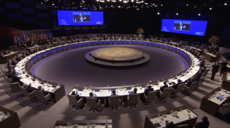NAVO-top ‘enorme geldverspilling’ in wereld waar bar weinig conflict is