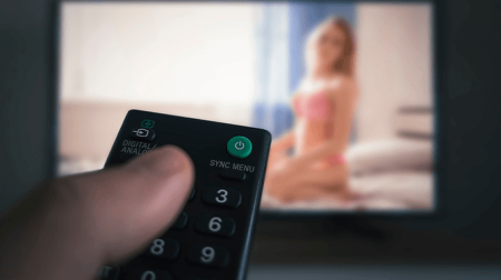 Kijkers storen zich aan pornoster die constant tennisgeluiden maakt