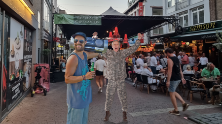 Juichende militair applaudisseert voor Nijmegenaar die 4 dagen op rij heeft gezopen