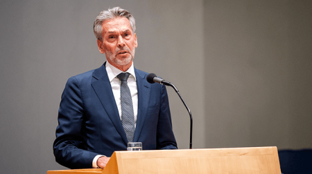 Dick Schoof elleboogt zich naar binnen bij goede kant van de geschiedenis