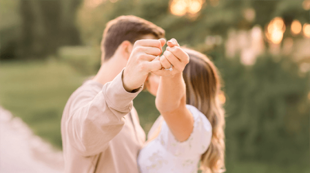 Verloving komt perfect uit voor Instagram-koppel met dipje in aantal likes