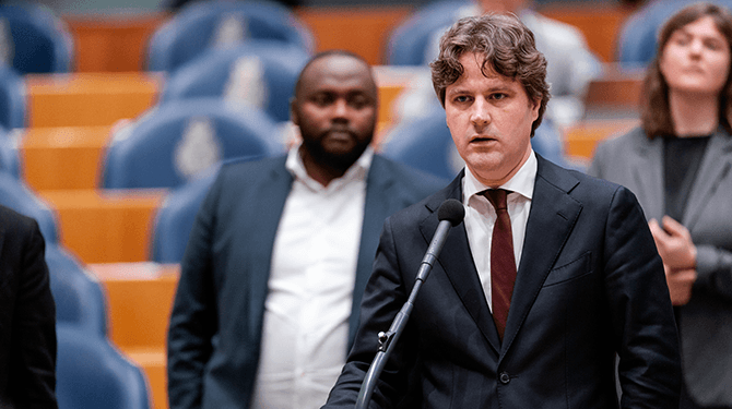 CDA wil dienstplicht invoeren voor toekomstige kabinetsleden cover