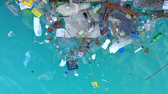 Hoopgevend: steeds meer plastic in zee met ‘recycle me’-etiket cover