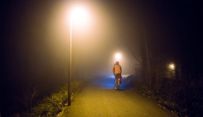 Is het nog wel verstandig om mannen ’s nachts alleen te laten fietsen? cover