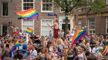 ​Nederland stijgt op lijst van landen die dénken dat ze goed scoren op acceptatie lhbti+