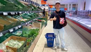 Handelsakkoord tussen Sjoerd en supermarkt lekt uit: Sjoerd duidelijk de winnaar cover
