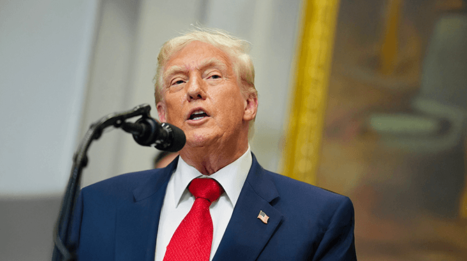 Trump weer in Europees kamp: 'Zij zijn de laatste die ik gesproken heb' cover