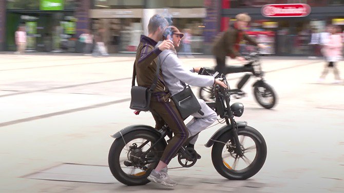 ​Bij aankoop van een fatbike krijg je gratis een vapende Delano van 12 achterop