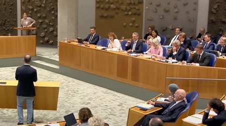 ​Kabinet vindt het nog te vroeg om Nederlandse grondwet te erkennen