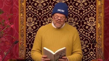 ​Performative male Willem-Alexander leest tijdens troonrede voor uit Sally Rooney
