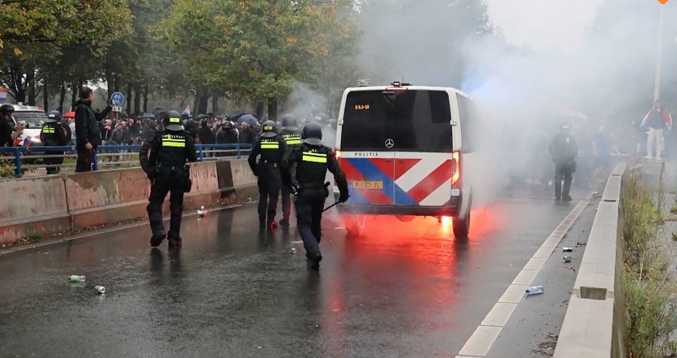 Moeten journalisten meer luisteren naar de mensen die ze in elkaar proberen te schoppen?